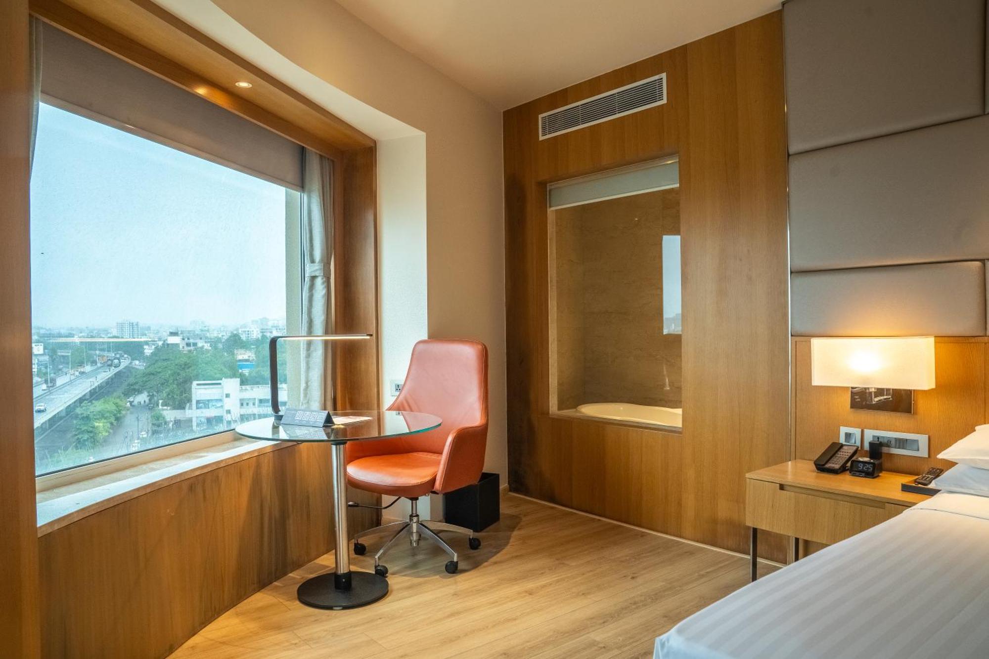 होटल Courtyard By Marriott