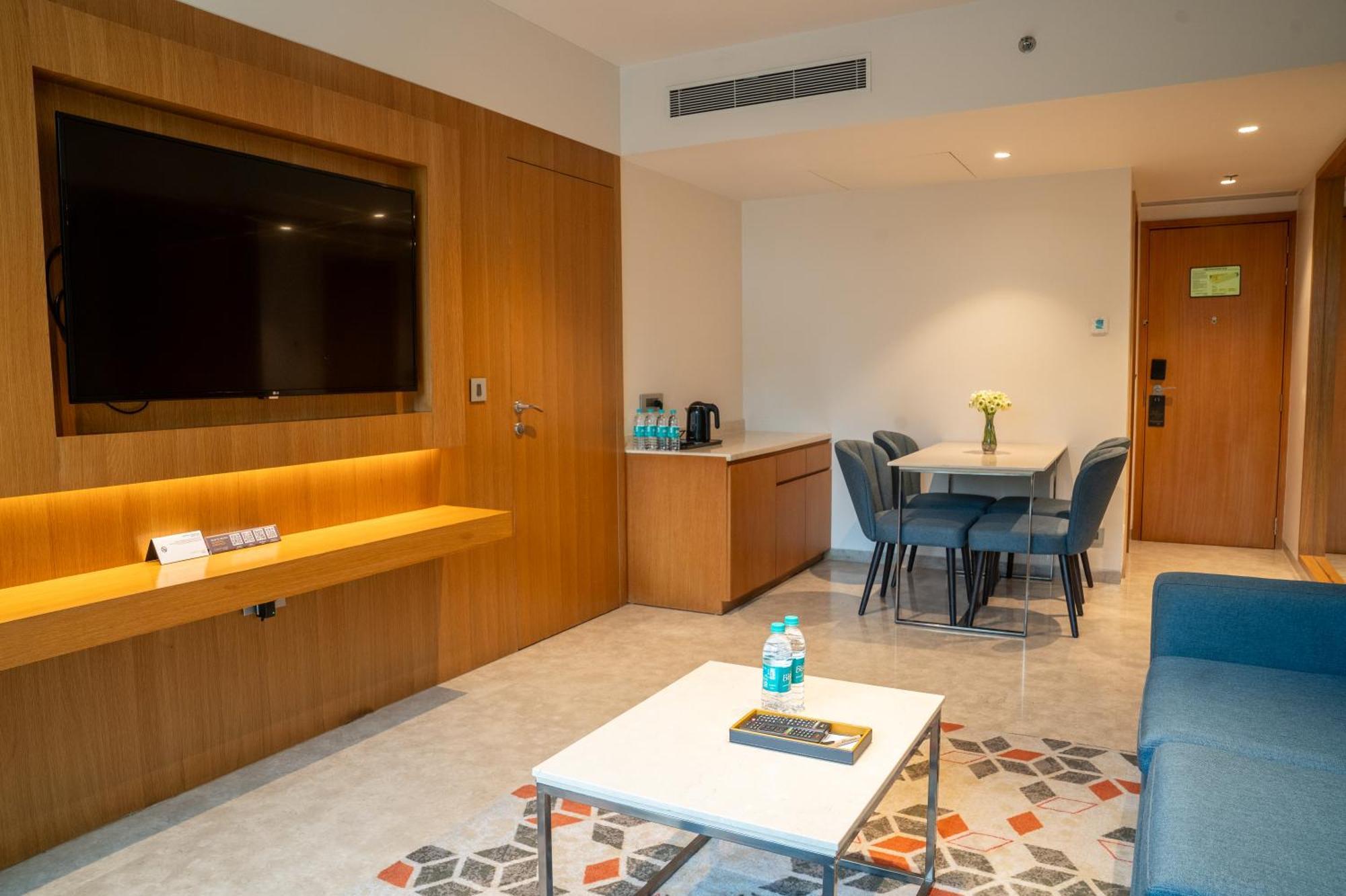 Courtyard By Marriott होटल 5*