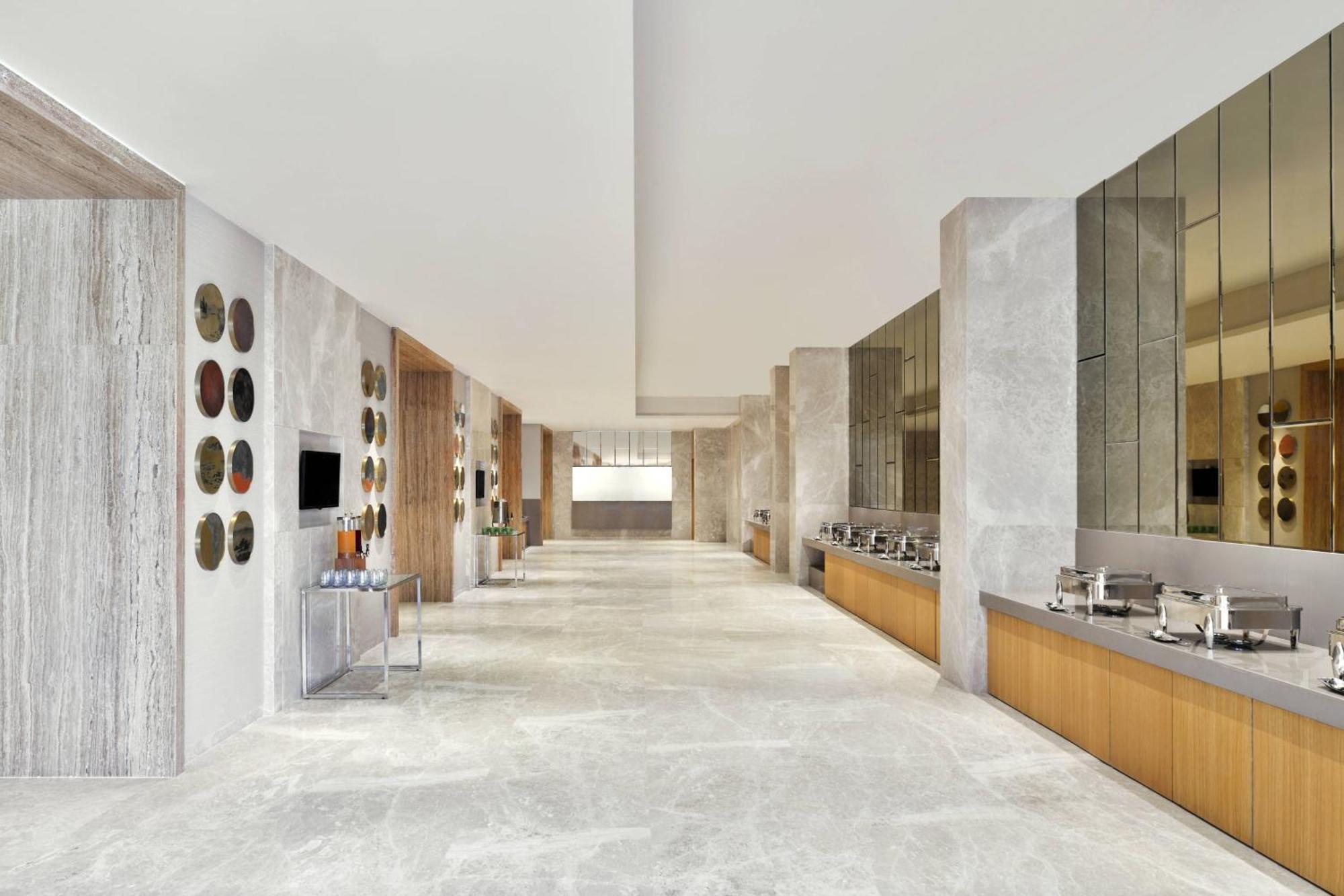 होटल Courtyard By Marriott