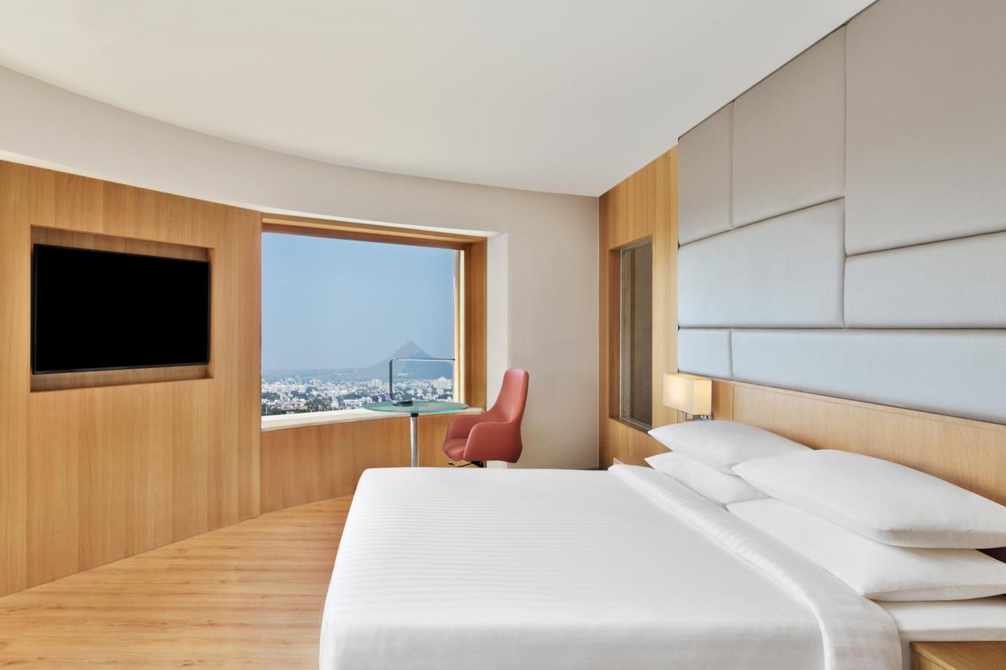 Courtyard By Marriott होटल