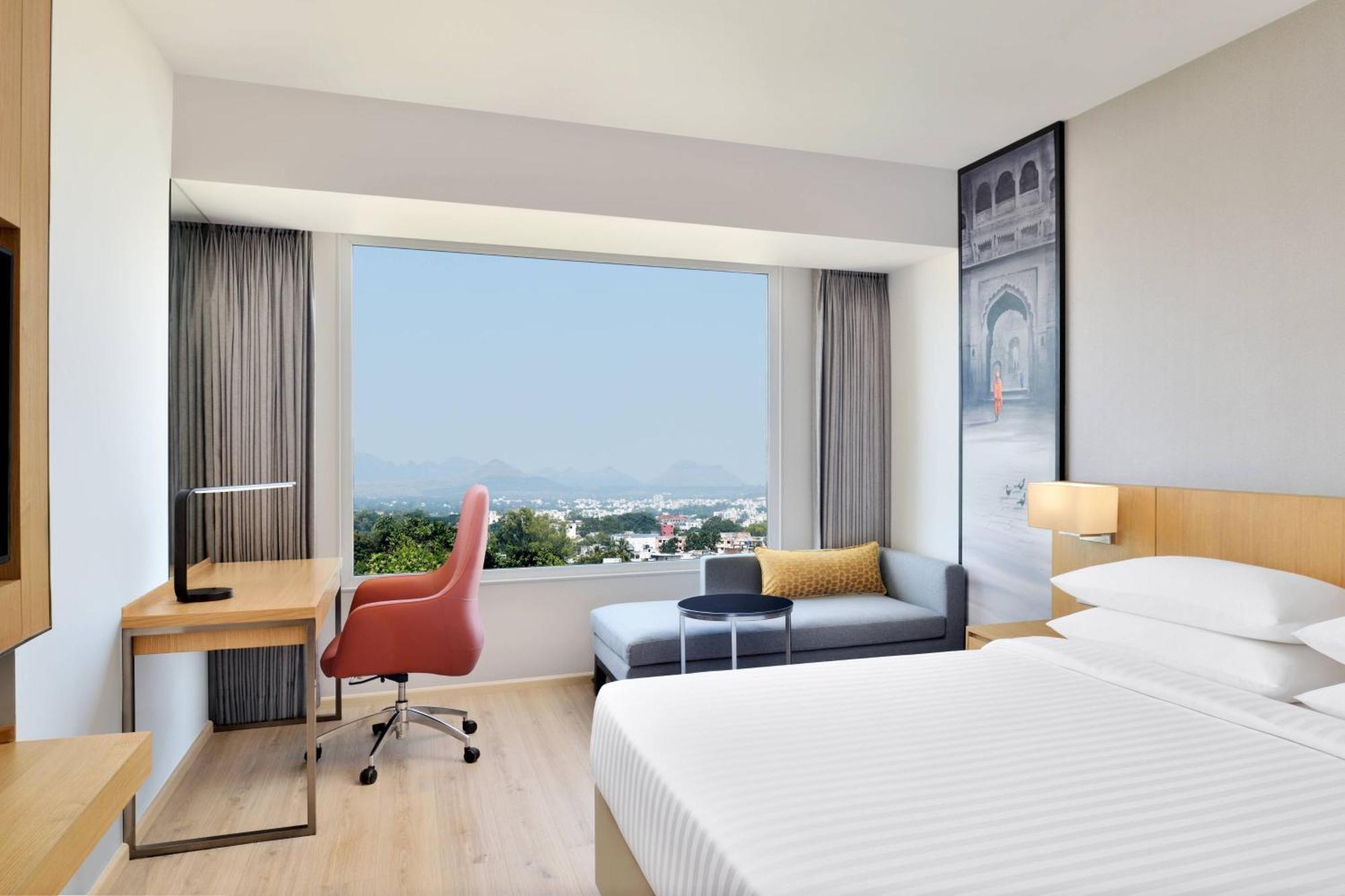 Courtyard By Marriott होटल